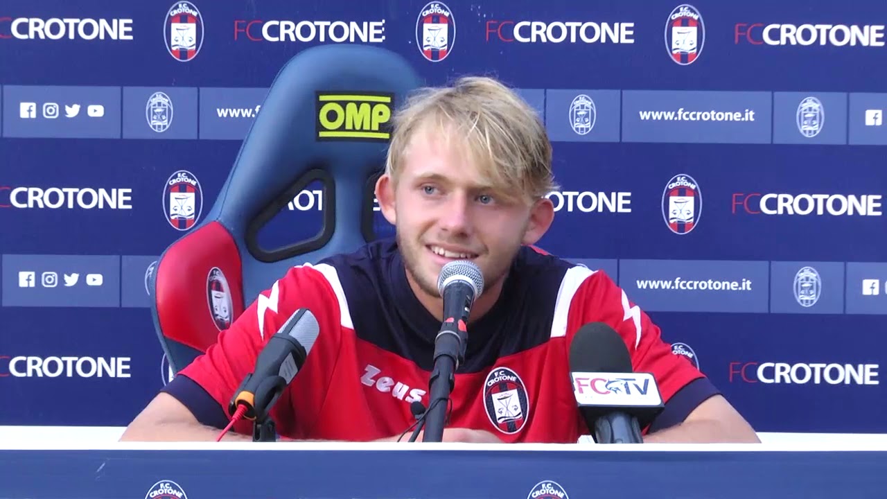 Crotone-Monopoli 2-1 intervista Zak Ruggiero - YouTube