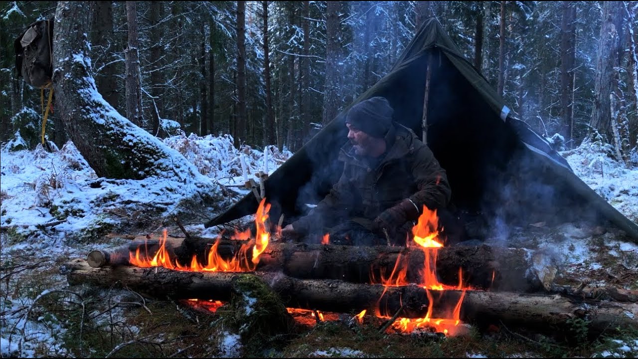 Solo Winter Bushcraft Camp - No Sleeping Bag, Long Log Fire, Snow