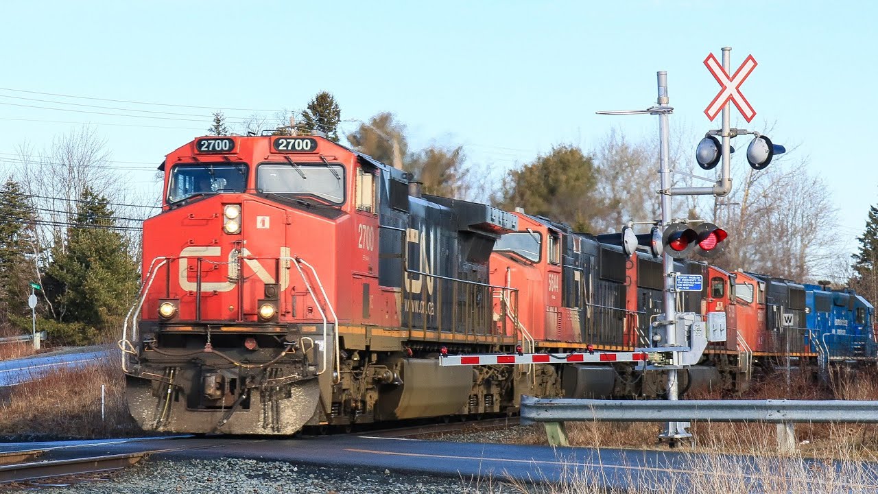 Class Leader Dash 9! IC 2700 And 3 SD75I's Lead CN Z120!