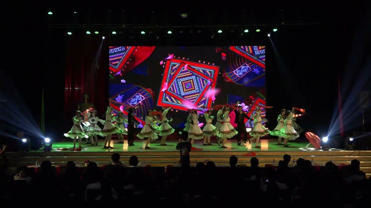 HOA GIỮA ĐẠI NGÀN - BAN MÚA | DANCE PERFORMANCE