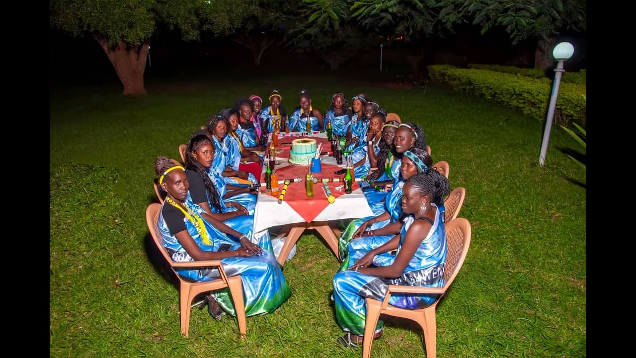 Panaruu Ruweng /Padang ladies