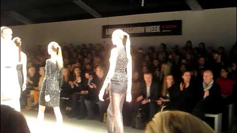 Amanda Wakeley Fall / Winter 2011-2012 Womenswear show
