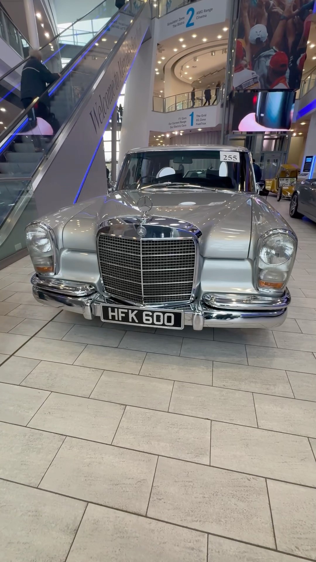 値下げしました！MERCEDES-BENZ 600 Mercedes-Benz 600 Grosser sold during the Historics Auctioneers