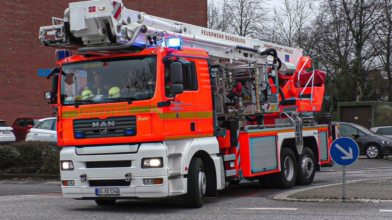 [Tischlerei in Vollbrand] Großeinsatz Feuerwehr und THW in Rendsburg