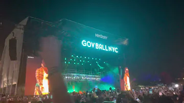 Post Malone Brings Out Young Thug To Preform Goodbyes (Live @ Governor’s Ball 2021)