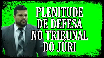 Qual a diferença entre ampla defesa e plenitude de defesa no Tribunal do Júri?