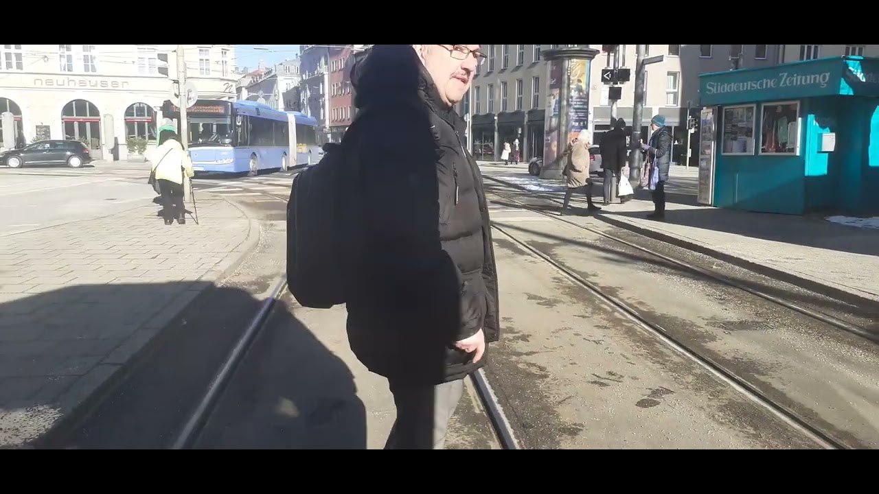 Mit der Linie 27 von Petuelring nach Sendinger Tor mit der Straßtenbahn in München