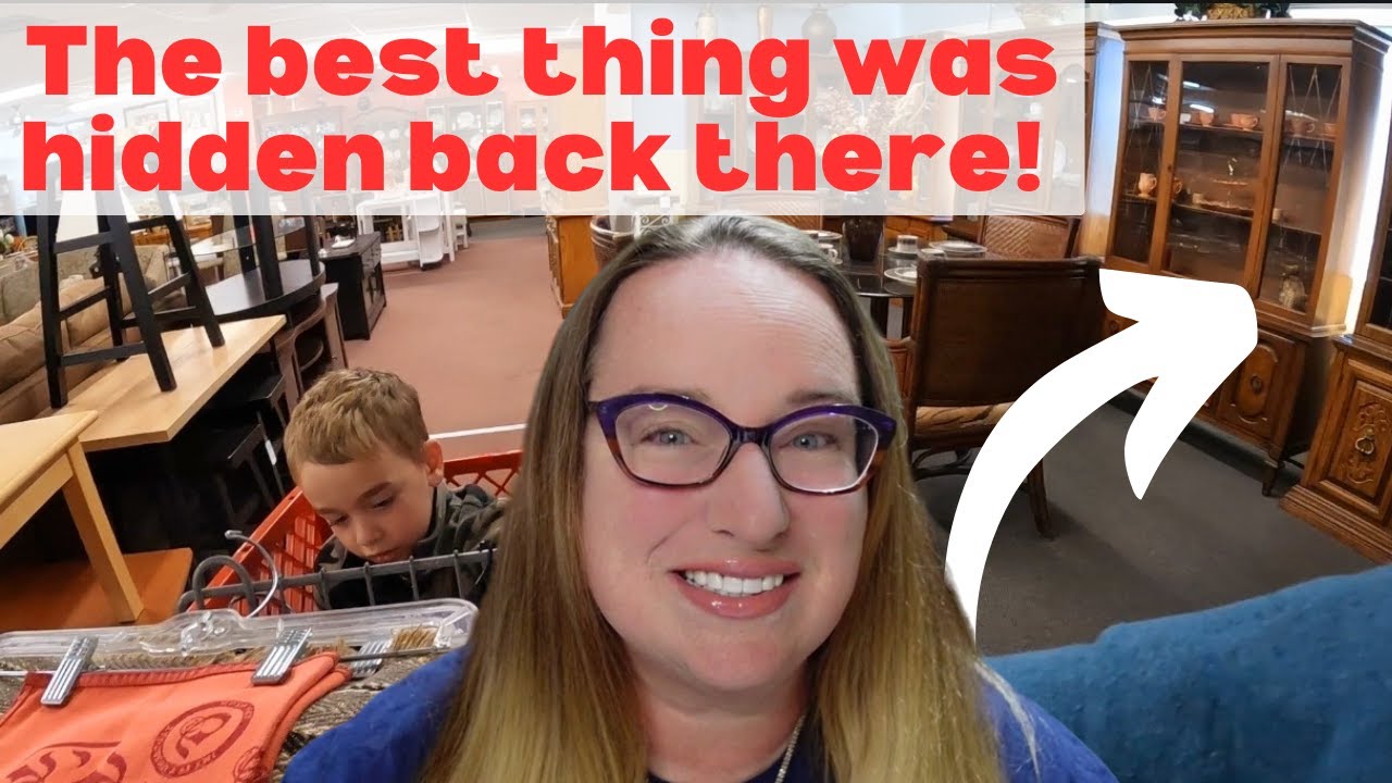 Обязательно загляните в секонд-хенды в этом районе! Скрытые сокровища!