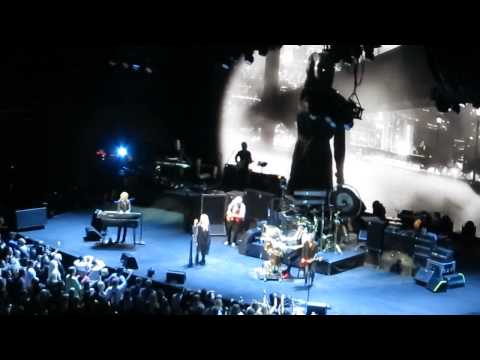 Fleetwood Mac - Gypsy (Live at the Honda Center)