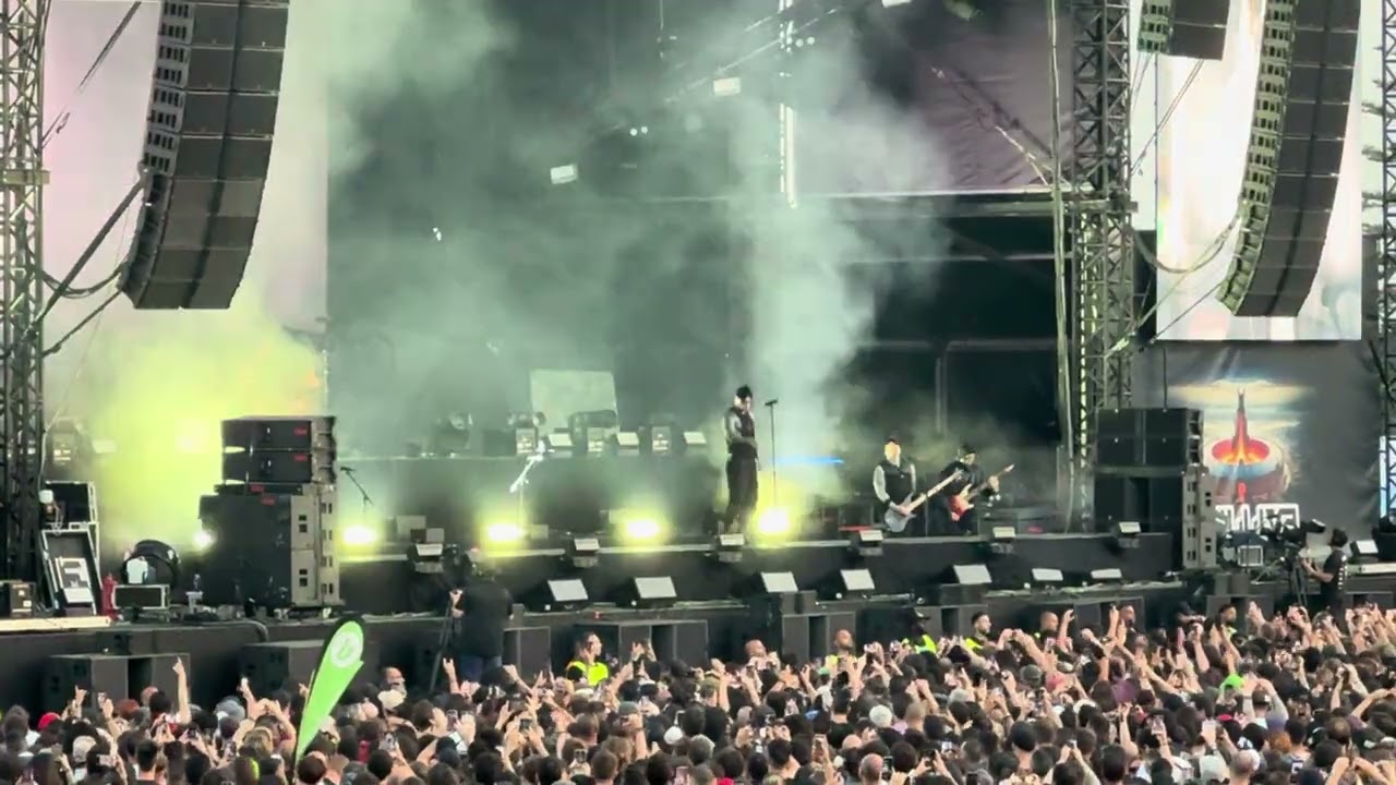 Falling in Reverse - God is a Weapon live @Evil Live Festival