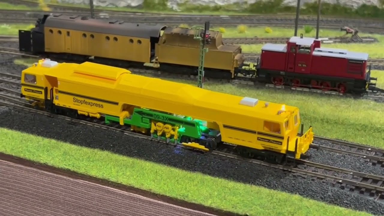 Modelleisenbahn - 23min Züge, Züge, Züge versch. Bahnanlagen - 23min model railway with many trains