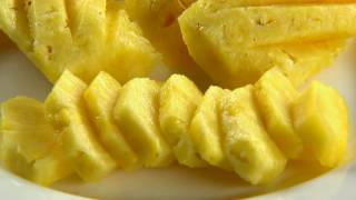 Jak skutecznie obrać ananasa |Porady kulinarne MNIAM |