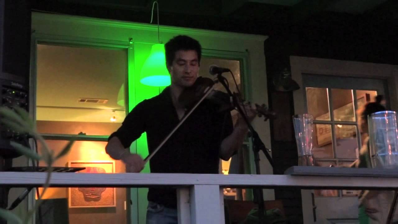 Daniel Park "Sparks Fly" Live (House Wine Austin, TX) YouTube