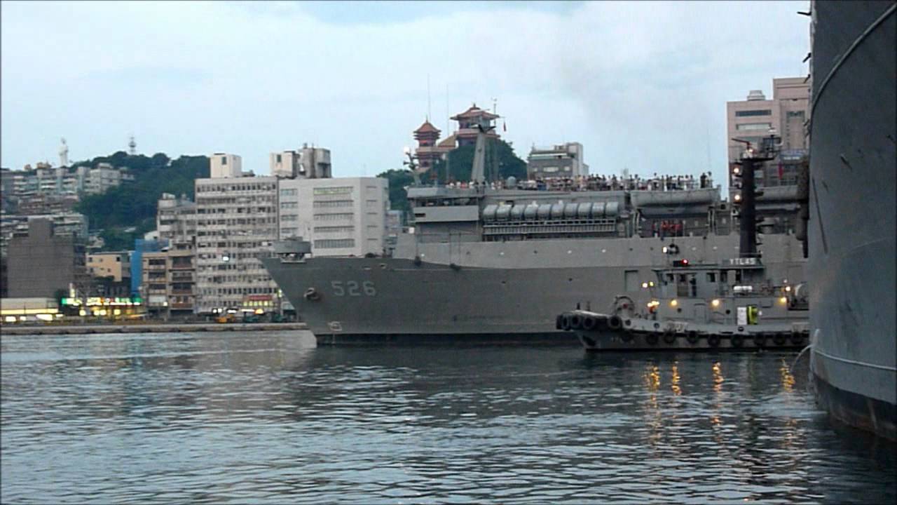 AP526基隆出港 - YouTube