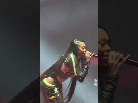 Tink Performing Bottom Bitch