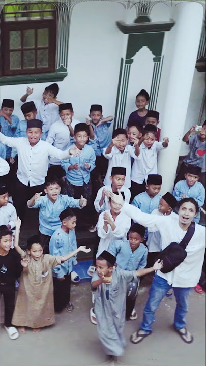 Keseruan Kakak2 santri saat syuting lagu Man Shoma Romadhona