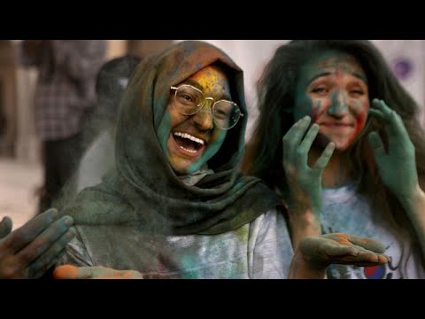 Hindu spring festival of colours paints port of Karachi