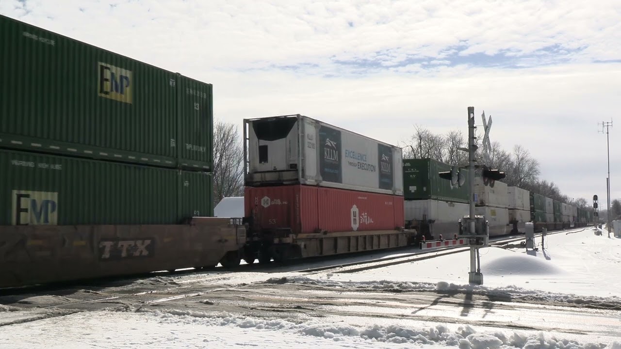 NORFOLK SOUTHERN GE AC44C6M Northbound Intermodal Container Train