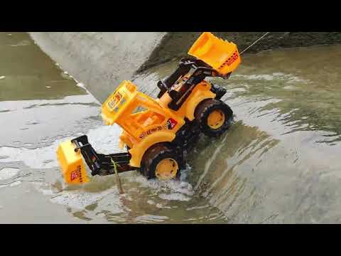 JCB overturned n the river | JCB swimming  in the river | mummy toys #toys #jcb #river #car #truck