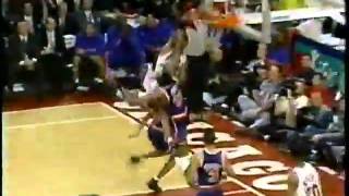 Scottie Pippen dunks on Patrick Ewing [www.keepvid.com][1].flv