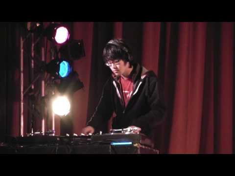 HD IGC & Moto Glowsticking DJ Scratching @ Celebrasia 2010 Unleashed @ Northwestern University