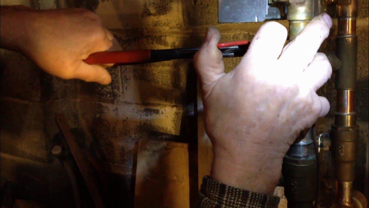 Bleed Baseboard (Remove Air) Hot Water Heating System Also Reducing Pressure YouTube