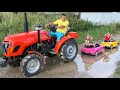 Папа на тракторе спасает Софию и Макса | Dad on tractor Saving kids cars from the mud