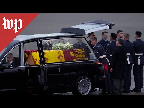 Queen&#039;s coffin transported to Buckingham Palace