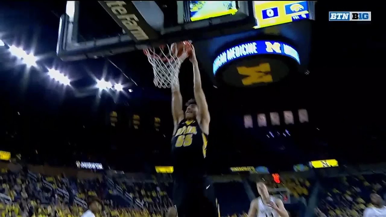 Luka Garza Dunks it Down vs. Michigan 