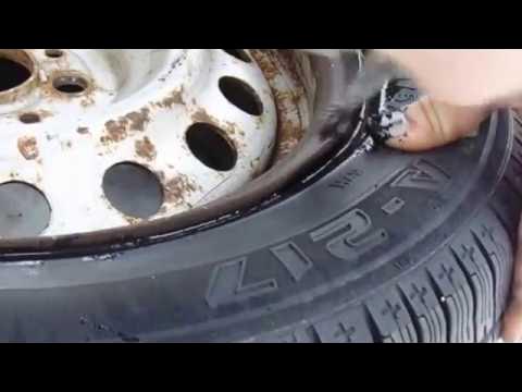 Проколотая шина на мопеде. Спущенное колесо штамп. Пробитое колесо. Быстрый ремонт шины в дороге. Ремонт тракторных шин своими руками.