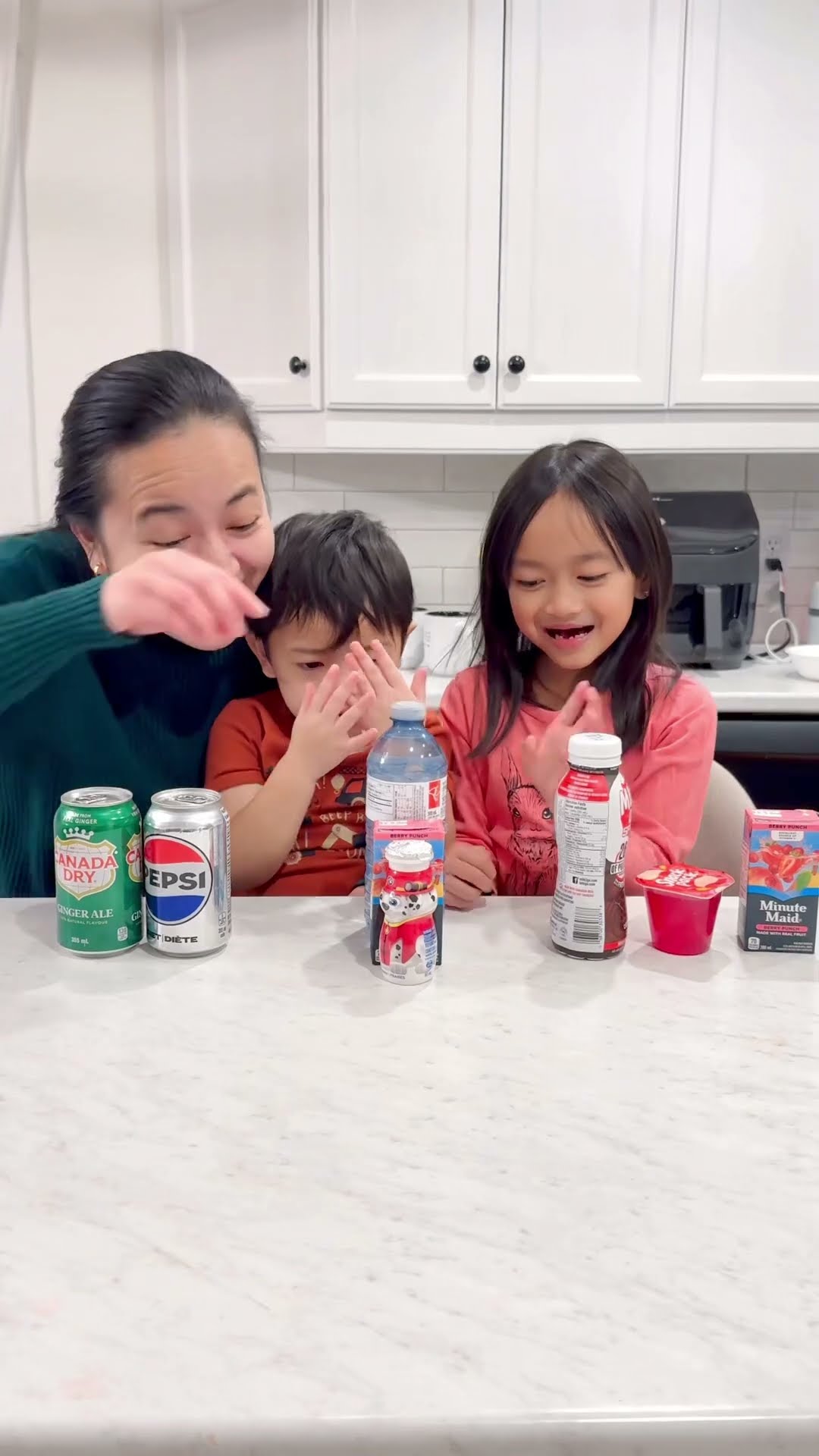 She pranks mom and baby brother ????❤️??✅