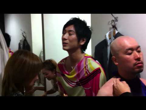 結婚式の余興　本番前の楽屋01