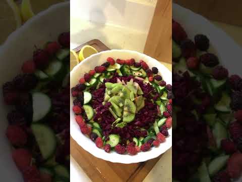 قطفنا التوت من شجرتنا وعملت اطيب سلطة توت