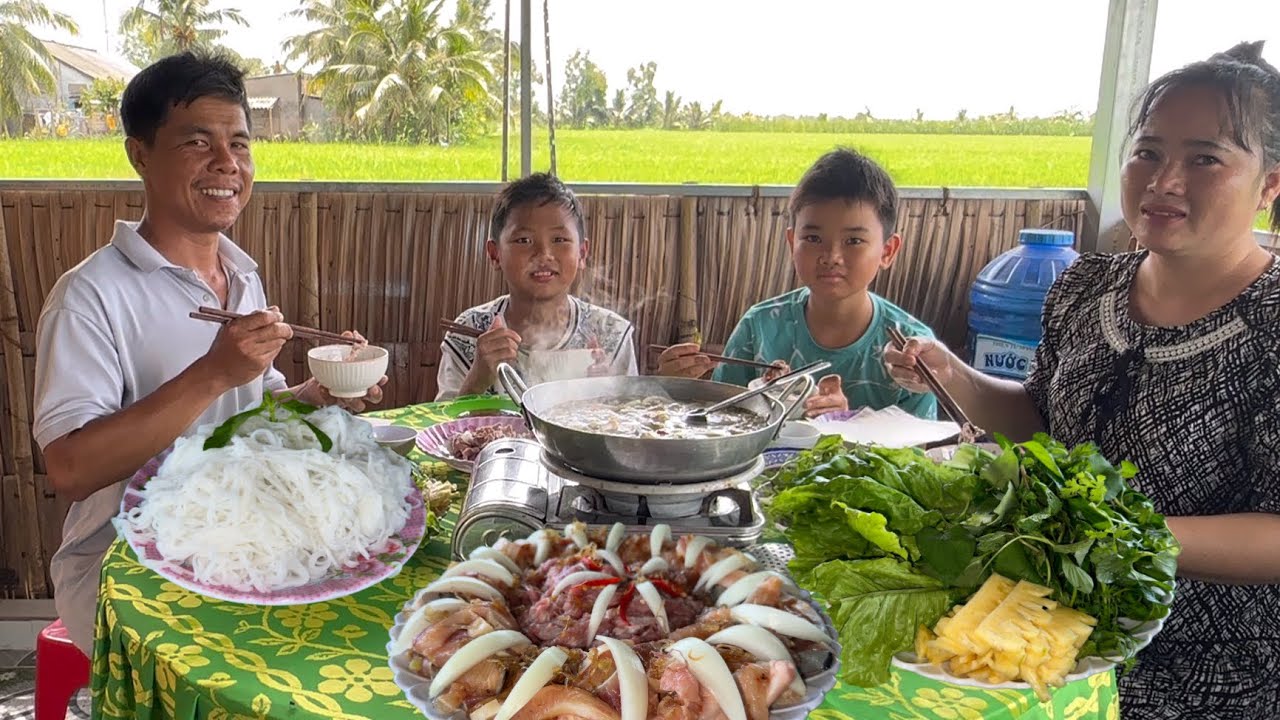 Hôm Nay Bán Hết Sớm Về Thúy Liễu Nấu Món “ Cá Tra Nhúng Dấm “ Cuốn Rau Bánh Tráng Quá Ngon.