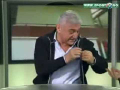 Maimutzoiul Ioan Becali in actiune