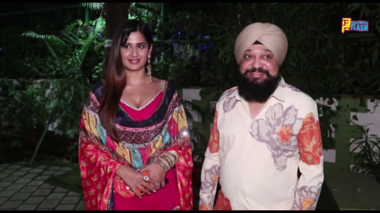 Продюсер Дипак Сингх отпраздновал Лохри в кругу семьи и друзей из мира СМИ.