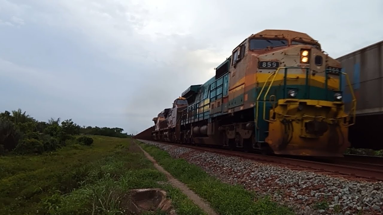 Minério carregado cruzando com graneleiro vazio #viralvideo #ferrovia #locomotive #diesel 