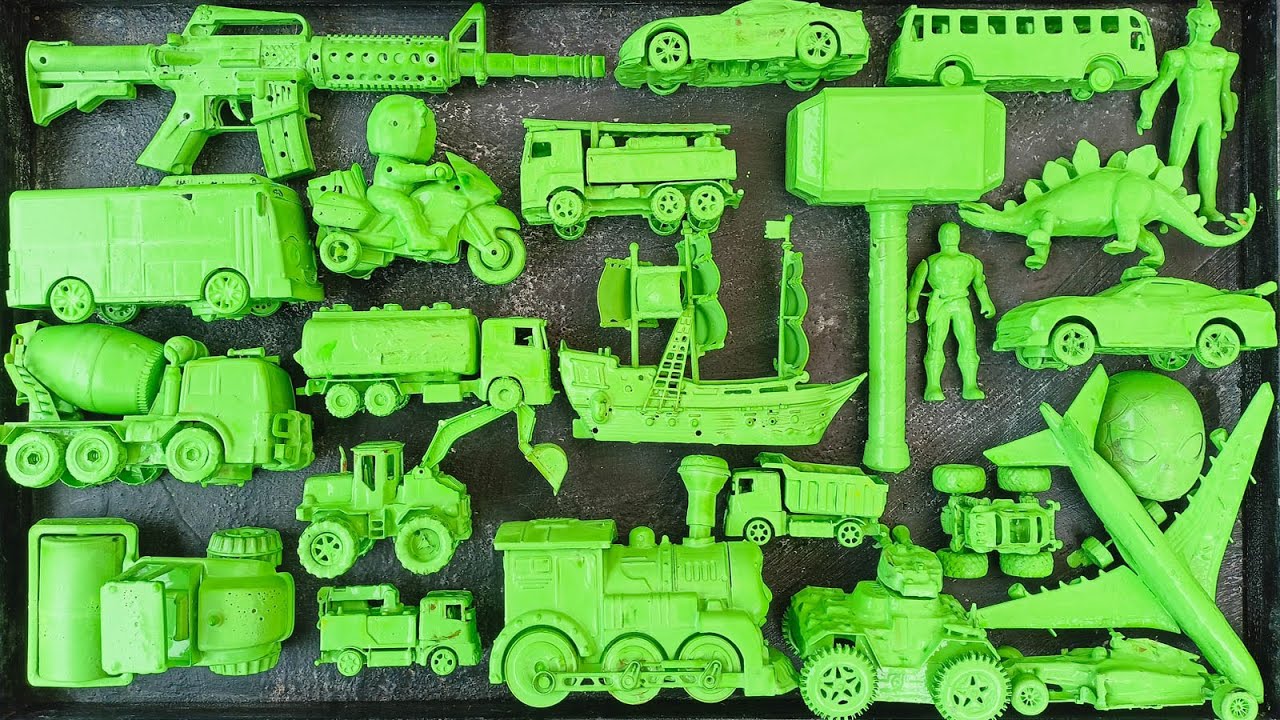 membersihkan-mainan-mobil-balap-truk-molen-kereta-api-bus-telolet