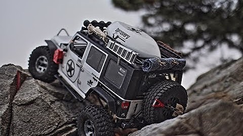 Axial SCX10 II Jeep Wrangler Rubicon Rock Crawling #