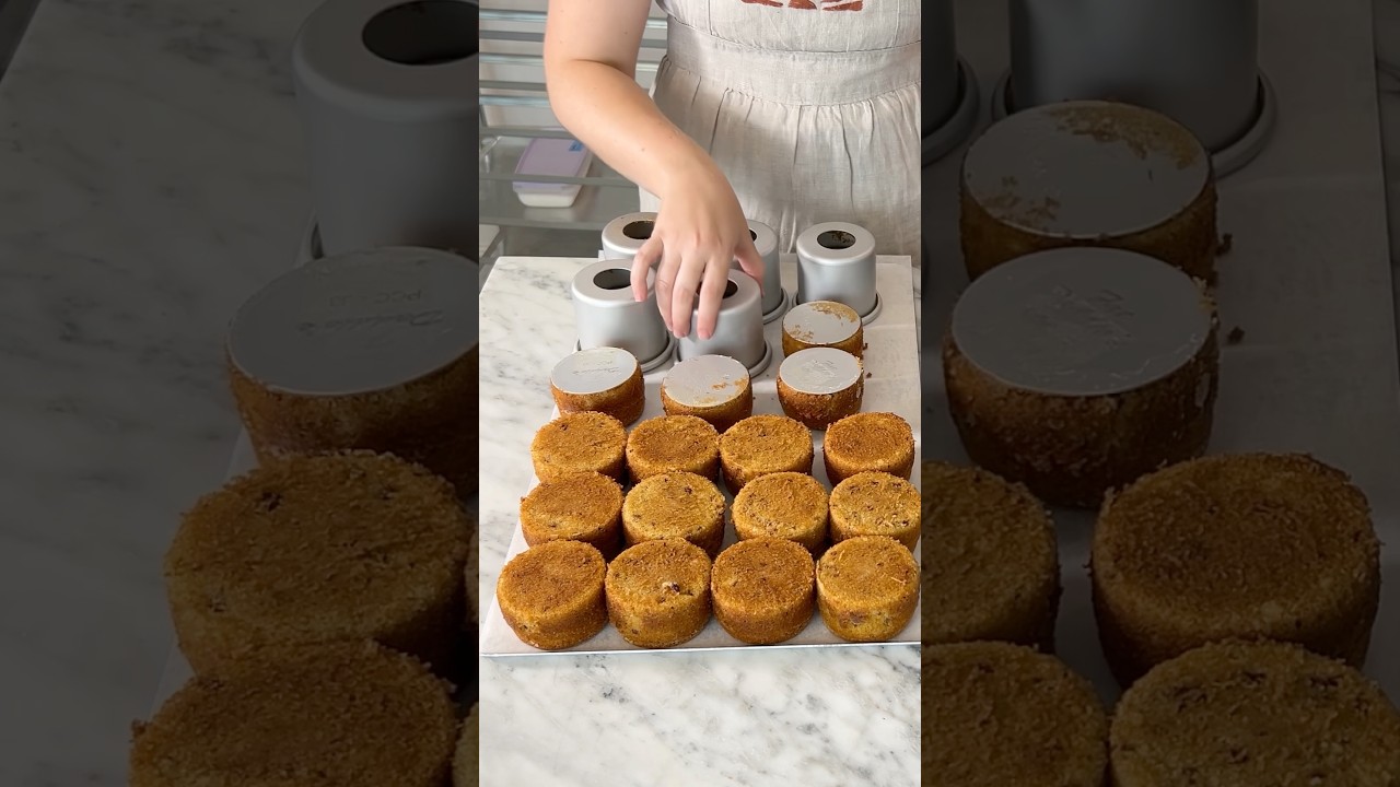 Fridays at my home bakery | mini cakes, cookie scooping and making SMBC