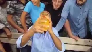Gülme Krizine Sokan Pala İle Başkanin Fanta İçme Yarışı