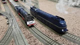 [GE-248/12-2018] both two blue BR05 under steam