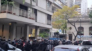 #noticias #argentina , comienza desalojo_y_ represión_de_la _policía #bullrich #milei #fascistas