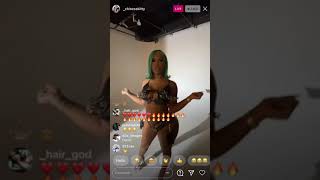 Chinese kitty twerking on IG Live (🥴👀🍑)