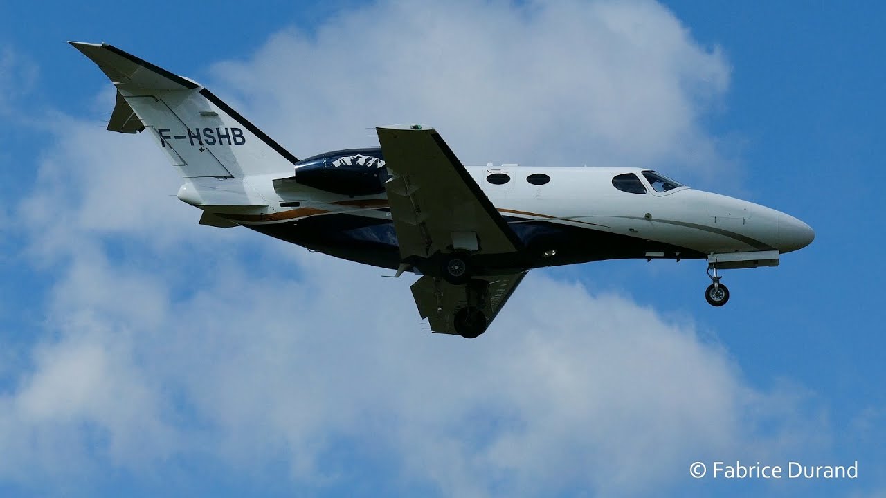 Cessna 510 Citation Mustang landing at Saint-Etienne Loire Airport [EBU/LFMH]