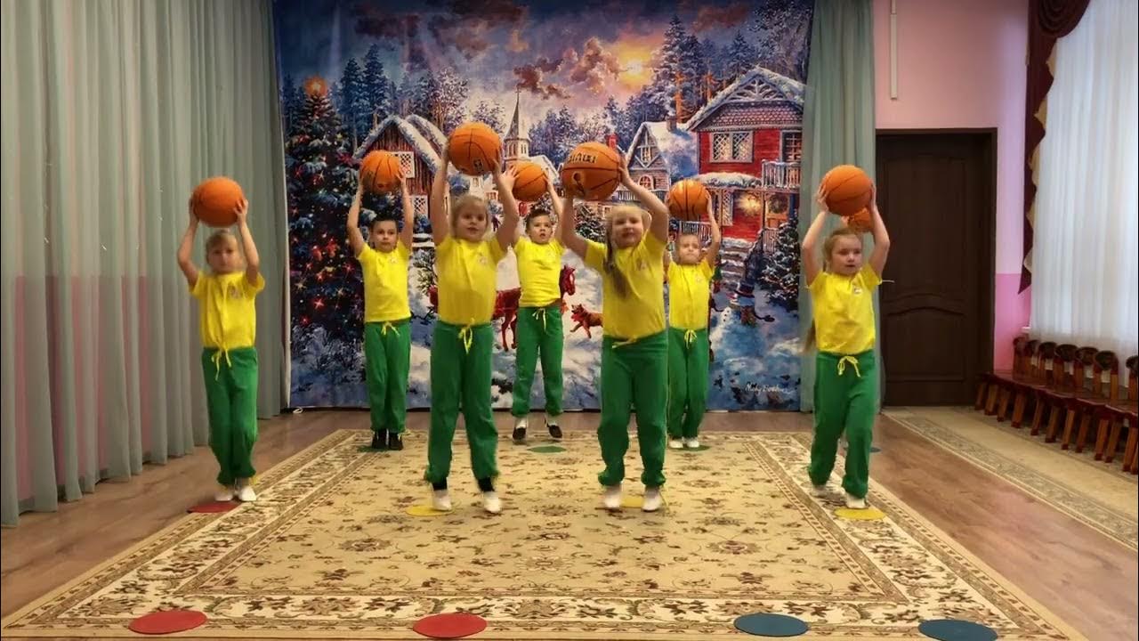 Спортивный номер с баскетбольными мячами - YouTube