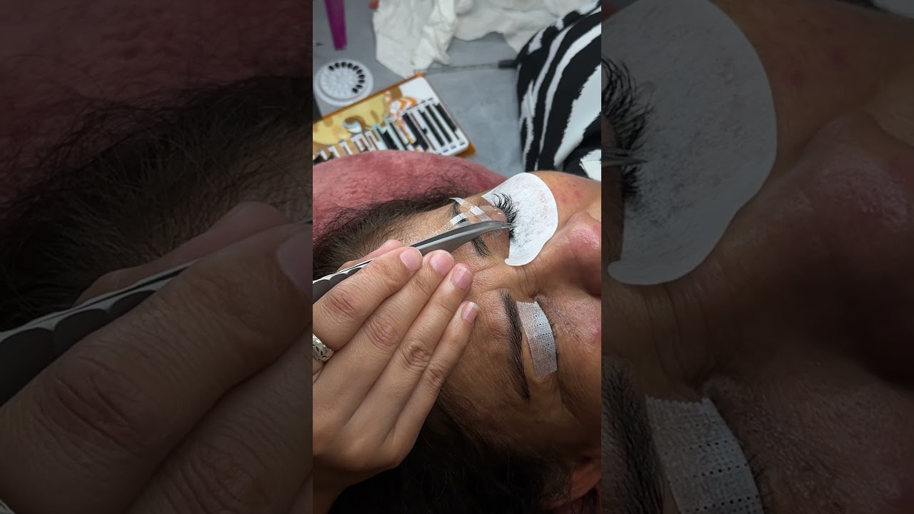 How left handed lashes 