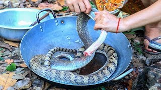 Wow! Unbelievable Eels In Snake Stomach - Cooking Tasty Snake Sour Soup Recipe