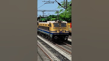 Indian Express Train Passing through Railway Station, Train Simulator, Train Game #train #traingame