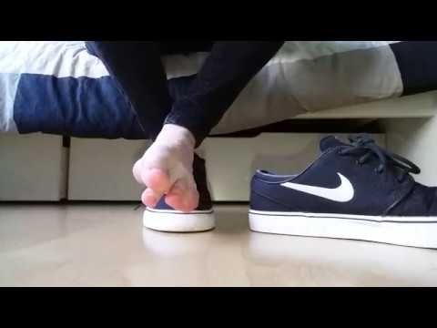 nike sockless sneakers